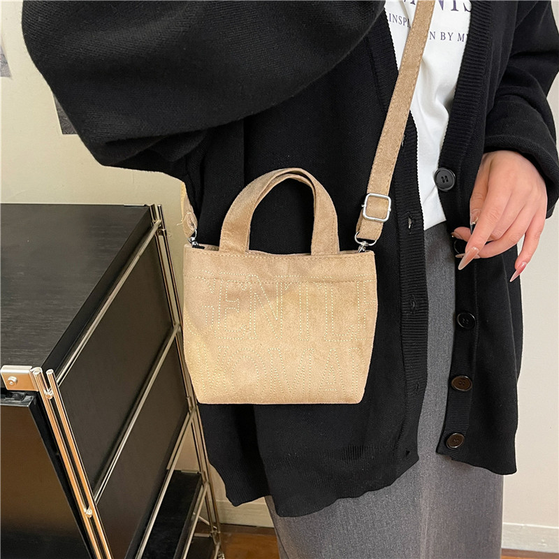 New Retro Suede Crossbody Bag  - مراجعة Embroidery Keychain وسعره