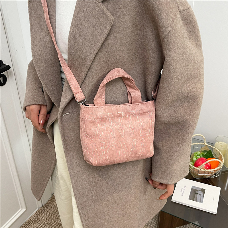 New Retro Suede Crossbody Bag  - مراجعة Embroidery Keychain وسعره