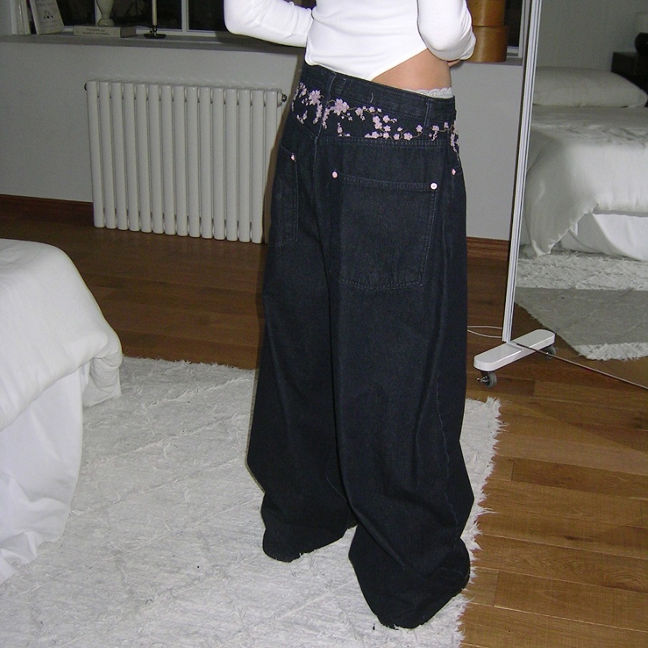 Sakura Embroidery High Waist W - مراجعة Embroidery Jeans Sakura وسعره