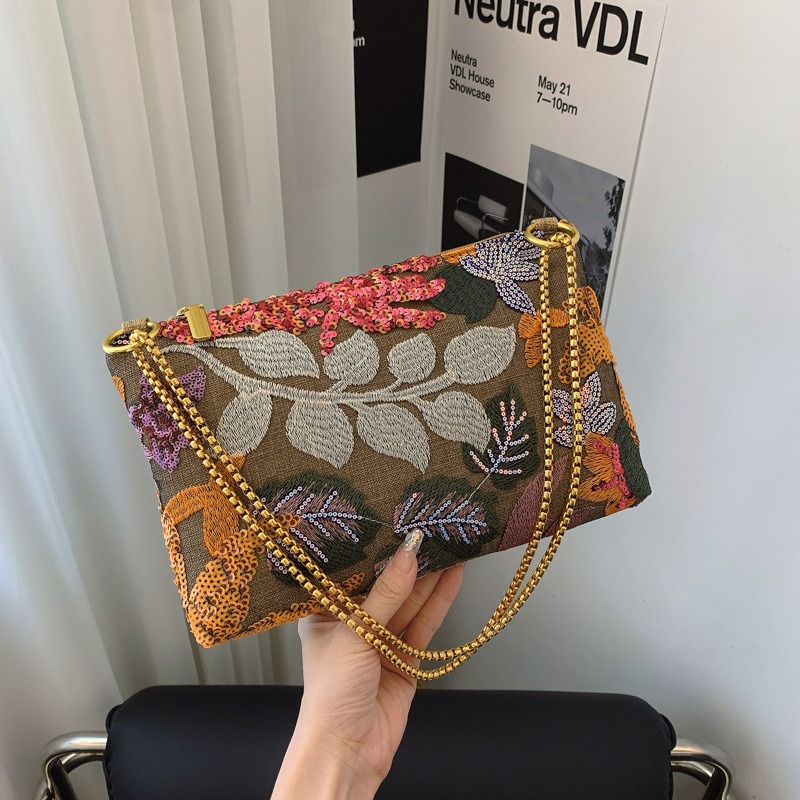 Sequins Embroidery Clutch Bag  - مراجعة Embroidery Bali وسعره