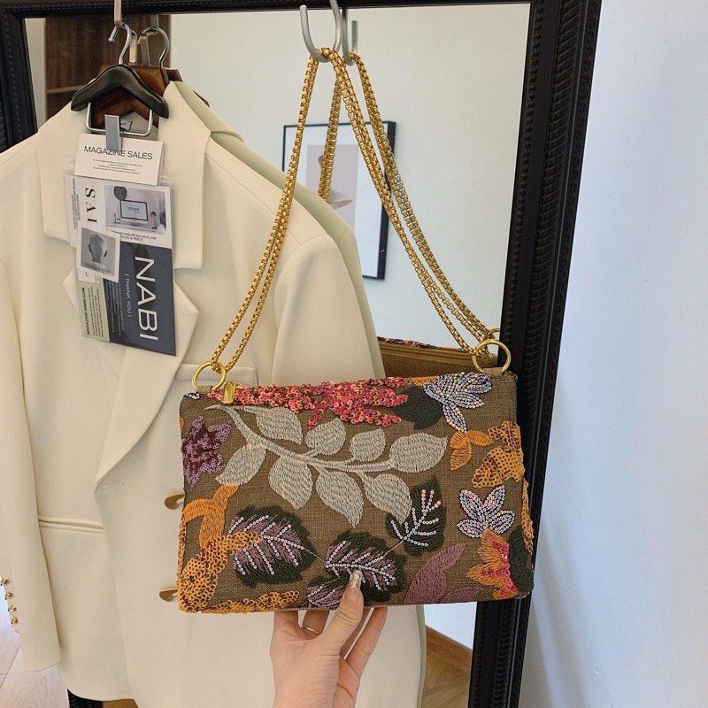 Sequins Embroidery Clutch Bag  - مراجعة Embroidery Bali وسعره