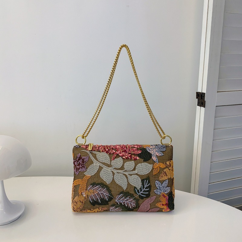 Sequins Embroidery Clutch Bag  - مراجعة Embroidery Bali وسعره