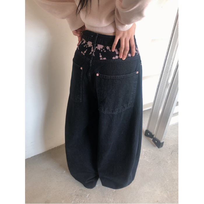 High Waist Sakura Embroidery W - مراجعة Embroidery Jeans Sakura وسعره